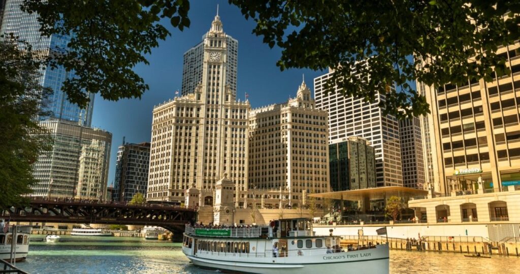 DuSable Bridge over the Chicago River in downtown Chicago