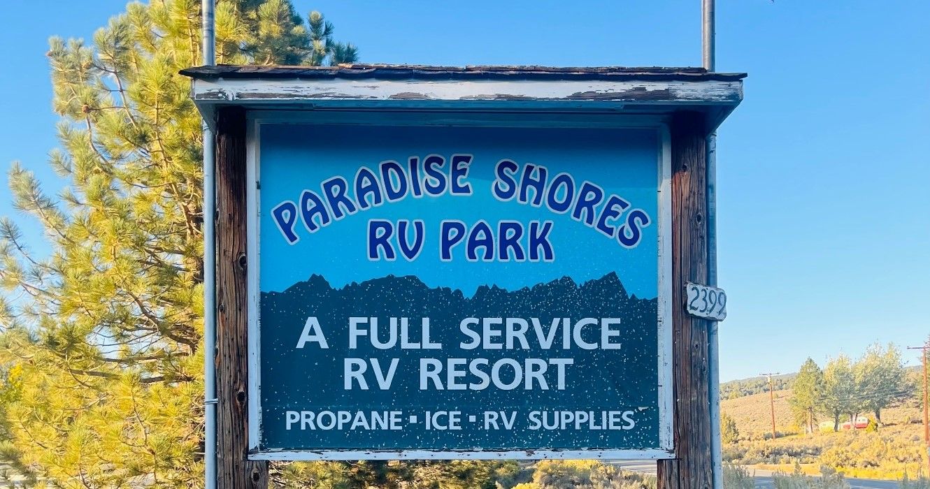 A placa de boas-vindas em Paradise Shores