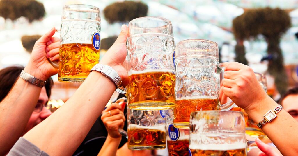 10 cidades que todo amante de cerveja precisa adicionar à sua lista de desejos