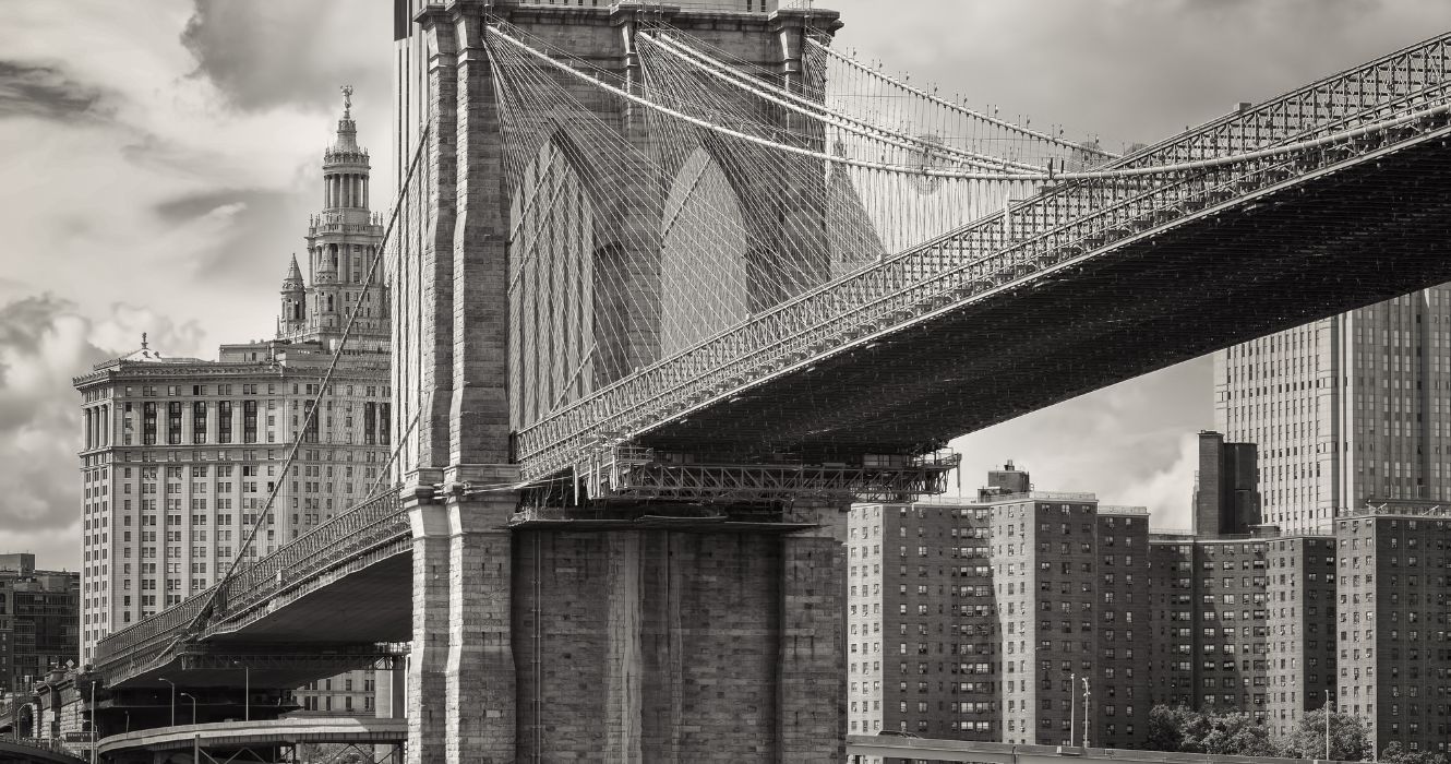 a ponte do brooklyn em preto e branco