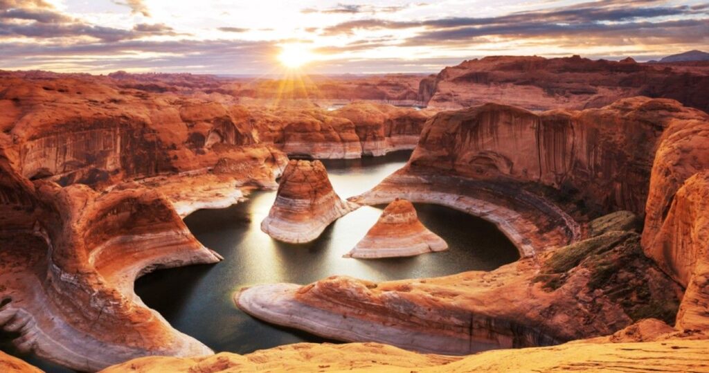 Reflection canyon in Powell lake, USA