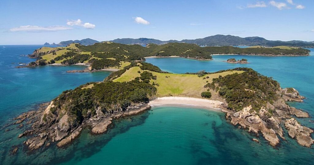 the bay of islands in new zealand