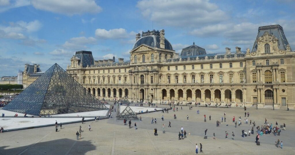 the louvre museum in paris, france