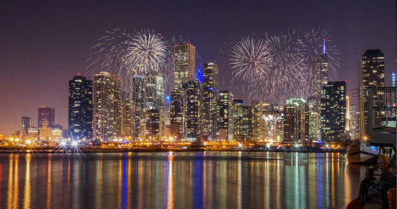 Chicago durante a véspera de ano novo com fogos de artifício