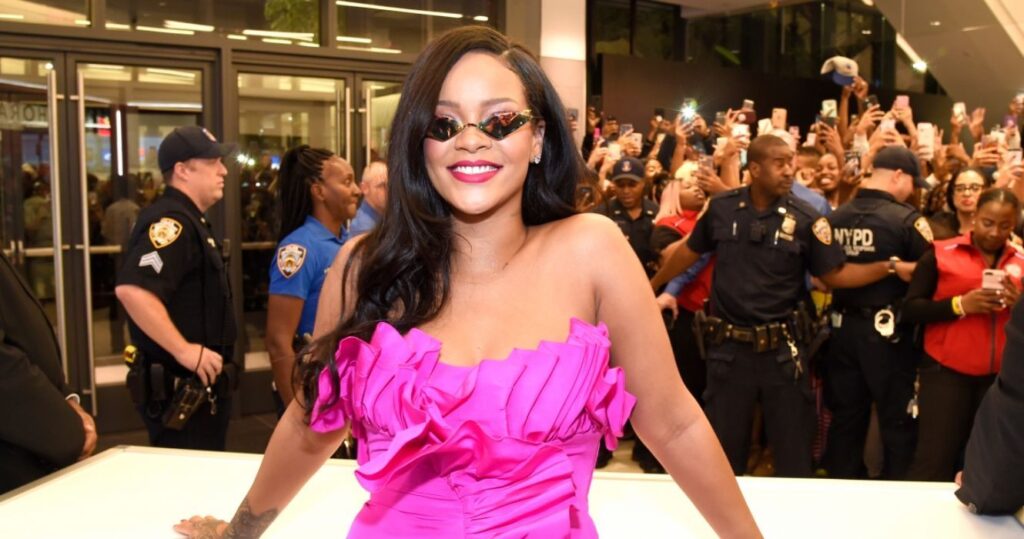 15 fotos perfeitas de Rihanna viajando (5 onde ela foi obviamente pega de surpresa)