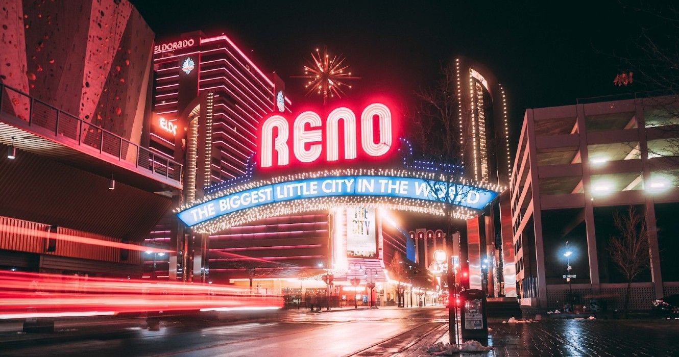 Sinal de Reno Nevada à noite