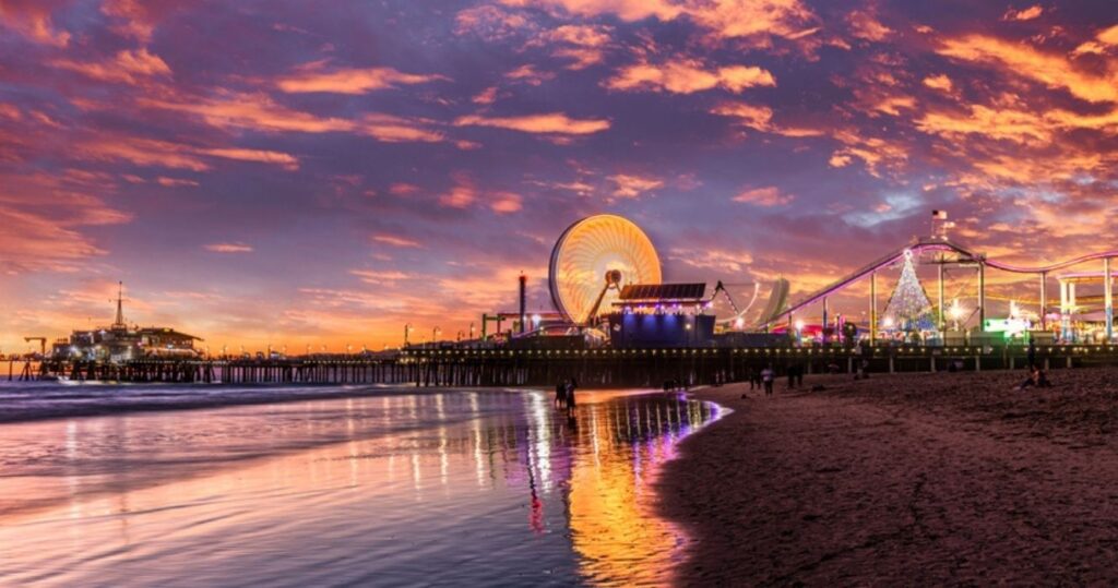 the pier and amusement park on the beach in los angeles