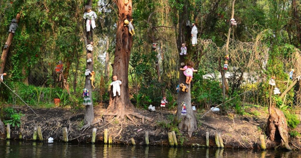the island of the dolls in mexico
